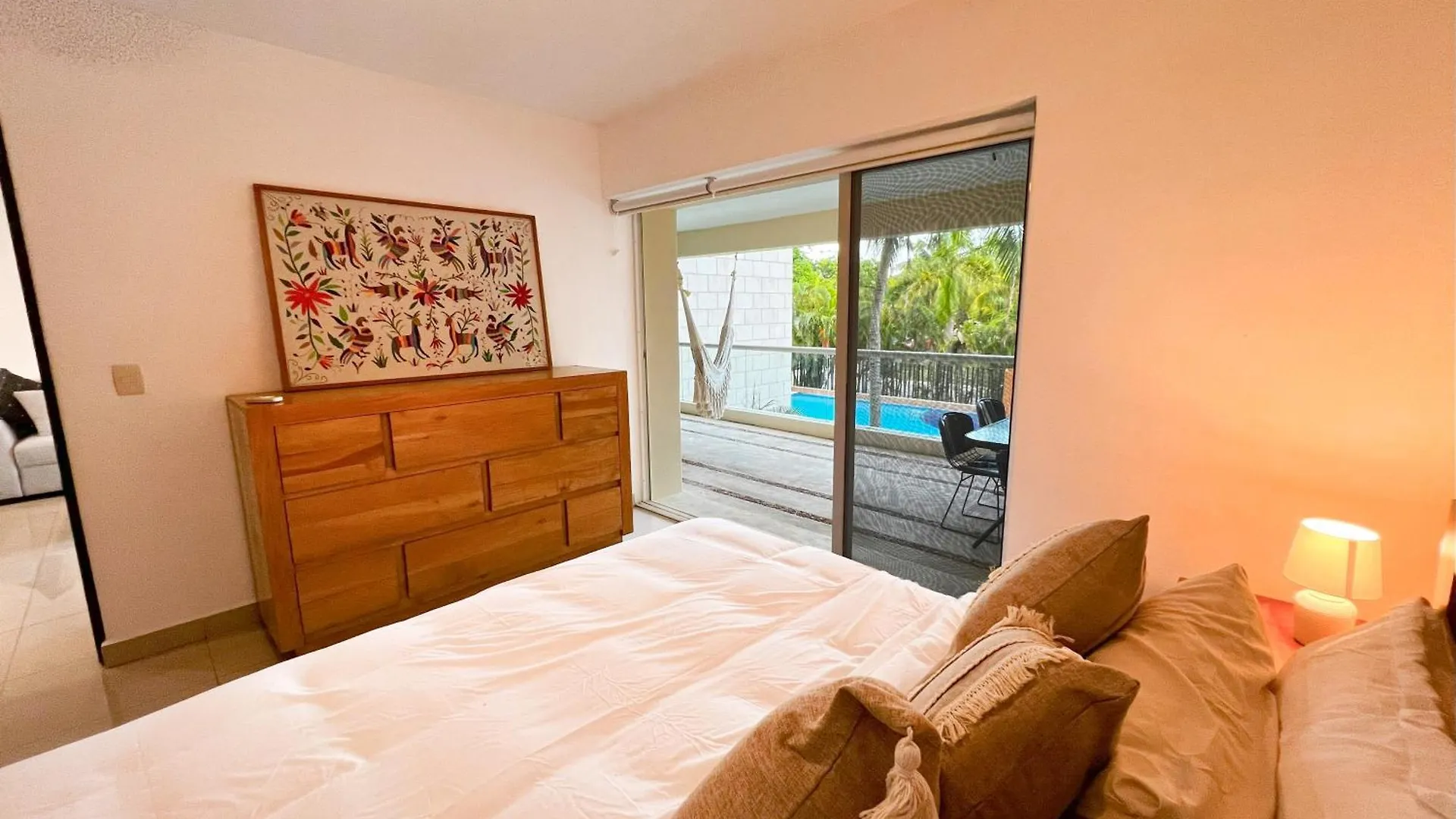 Relax, With Our Beautiful Gardens, Large Pool And Just Steps From The Beach And Lagoon 普托阿范特拉斯