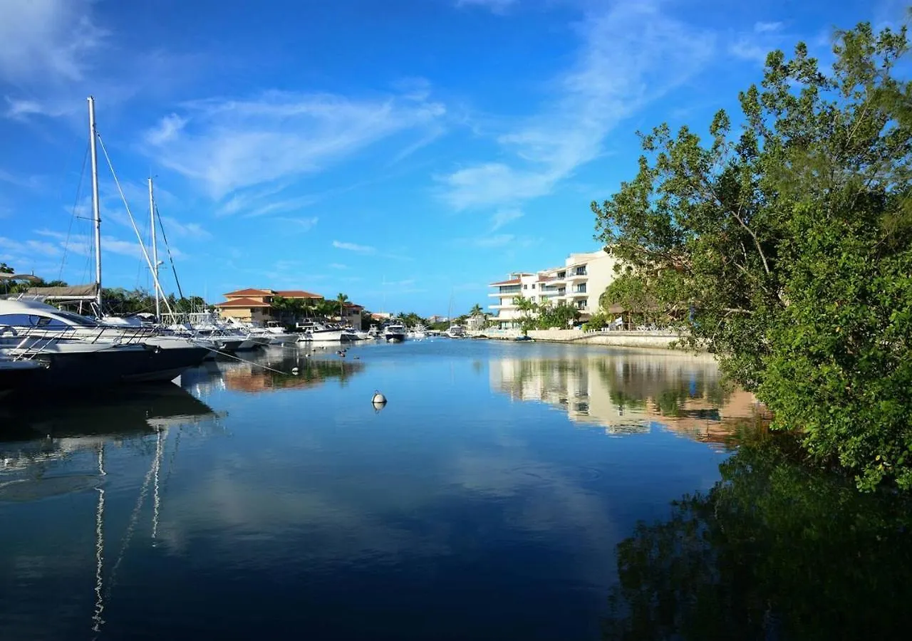 Relax, With Our Beautiful Gardens, Large Pool And Just Steps From The Beach And Lagoon 普托阿范特拉斯