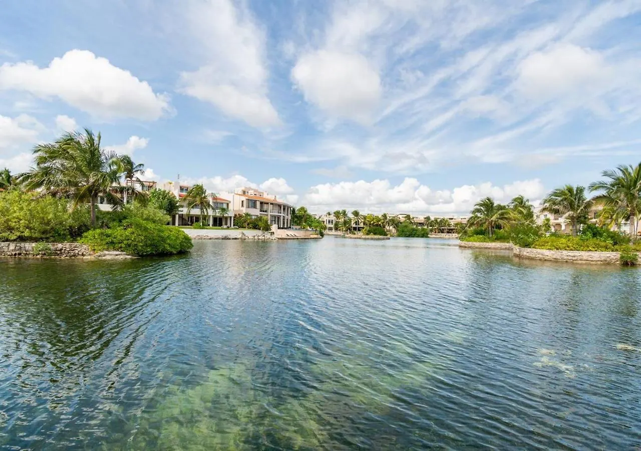 公寓 Relax, With Our Beautiful Gardens, Large Pool And Just Steps From The Beach And Lagoon 普托阿范特拉斯